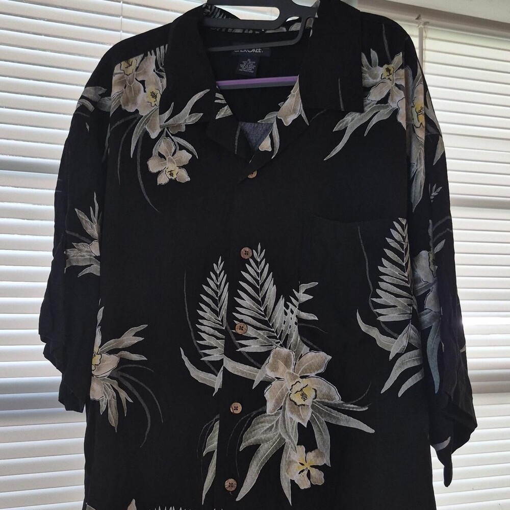 Cherokee black rayon shirt with white and beige floral and leaf print, size XL #